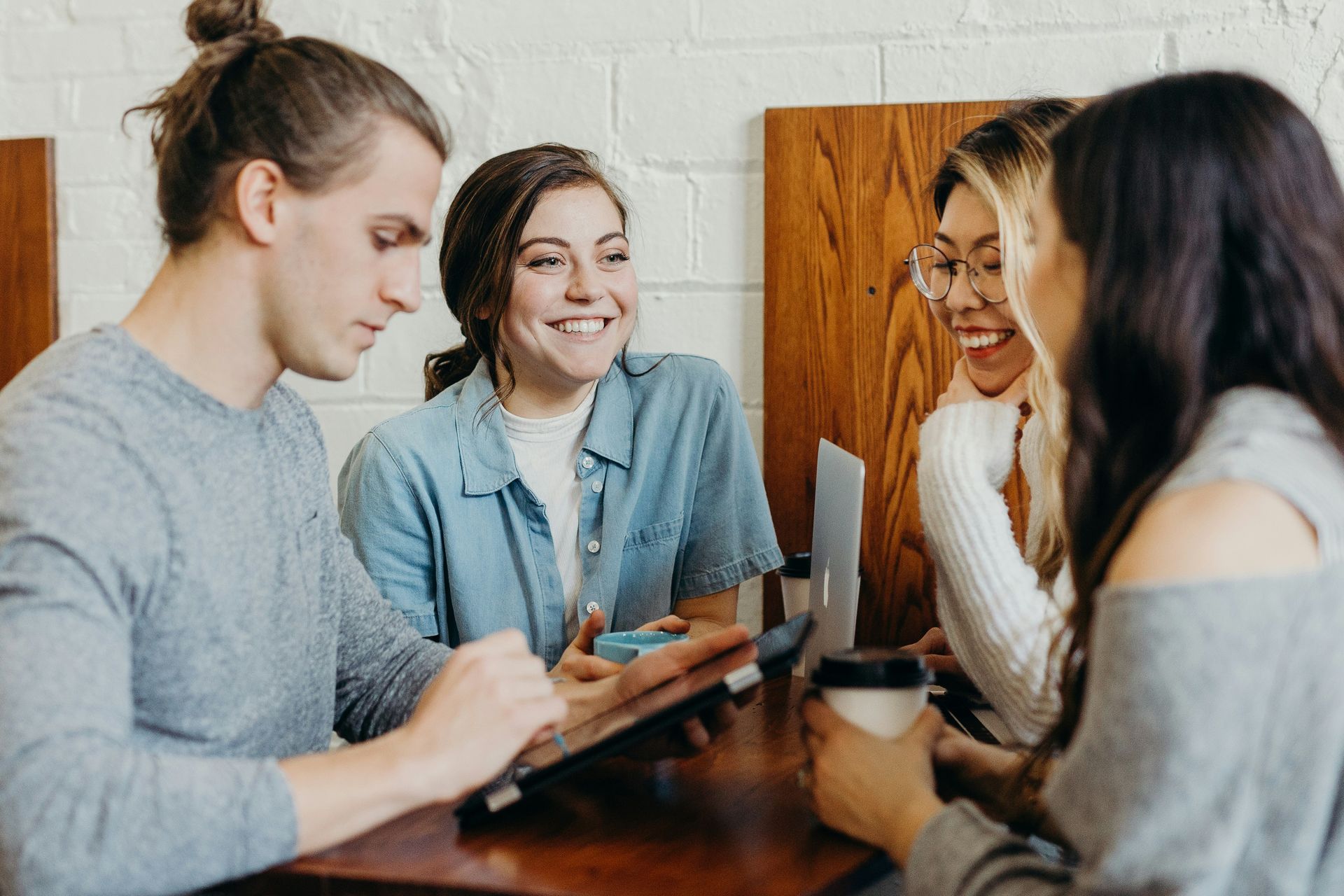 Équipe dynamique prête diverses efficacité